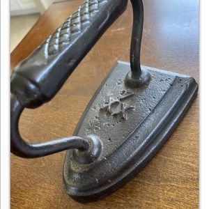 Vntg Solid Cast Iron Flat/Sad Iron W/ Wood Handle